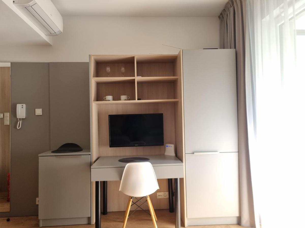 Lägenhet In Very Close To The Center, Free Underground Parking, Wifi, Air Conditioning, Balcony *