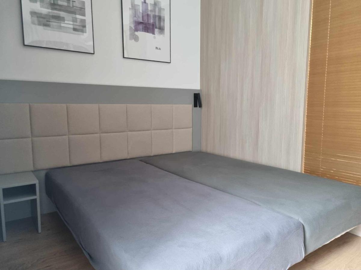 Central: Balcony Retreat With Parking Butas